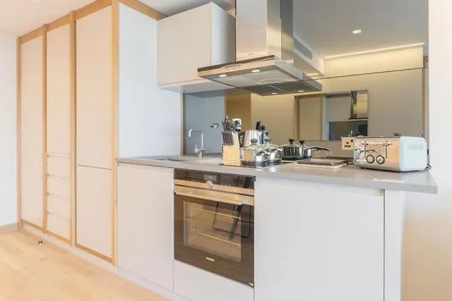 Апартаменты Manhattan Loft Gardens, Stratford Лондон